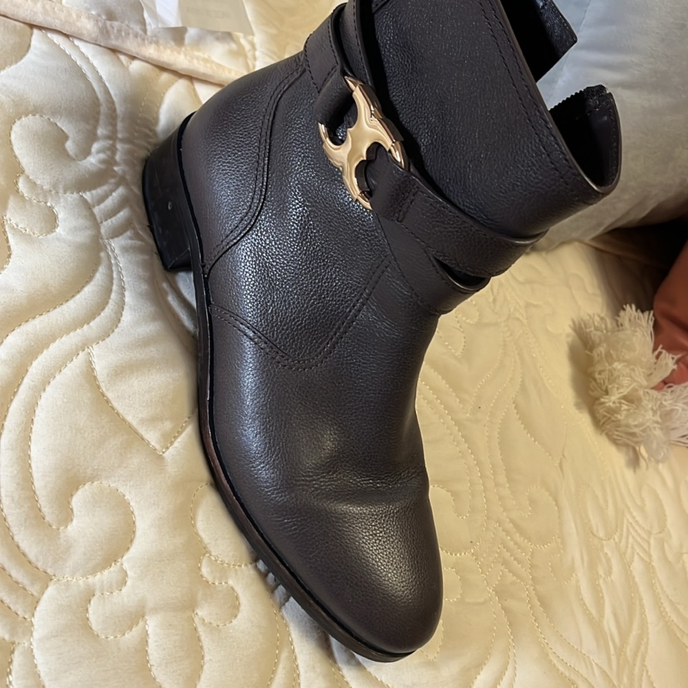 Boots - Picture 3 of 3